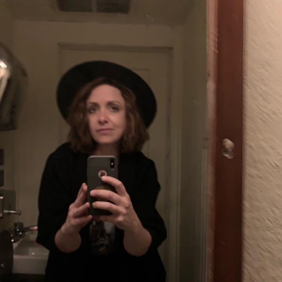 Meet your Posher, Cy - Picture 1 of 1